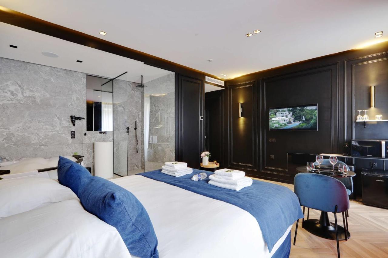 باريس Couples Getaway Unit With Jacuzzi - City Center المظهر الخارجي الصورة